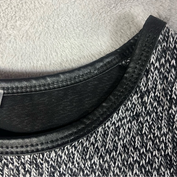 Des Si Belles Heather Black Knit Top Back Bow - Picture 6 of 10